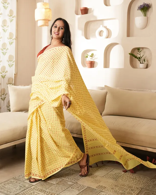 Yellow_Cotton_Mini_Polka_Dot_Printed_Mul_Saree_With_Tassels_For_Women
